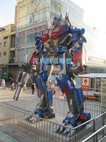 《機(jī)器(qi)人(ren)》雕塑  高(gao)5米